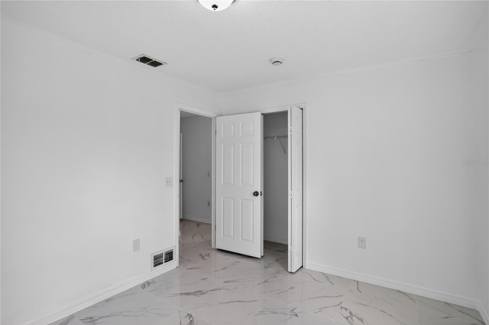 Image 21 of 30 For 1118 Perpignan Court