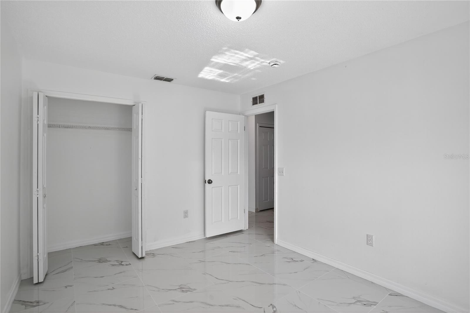 Image 22 of 30 For 1118 Perpignan Court