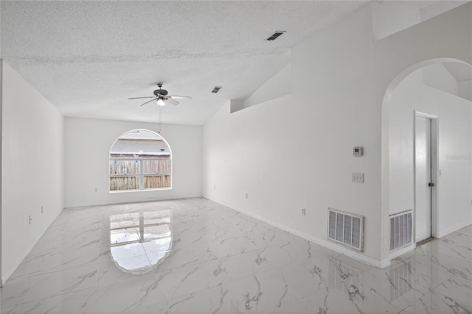 Image 5 of 30 For 1118 Perpignan Court