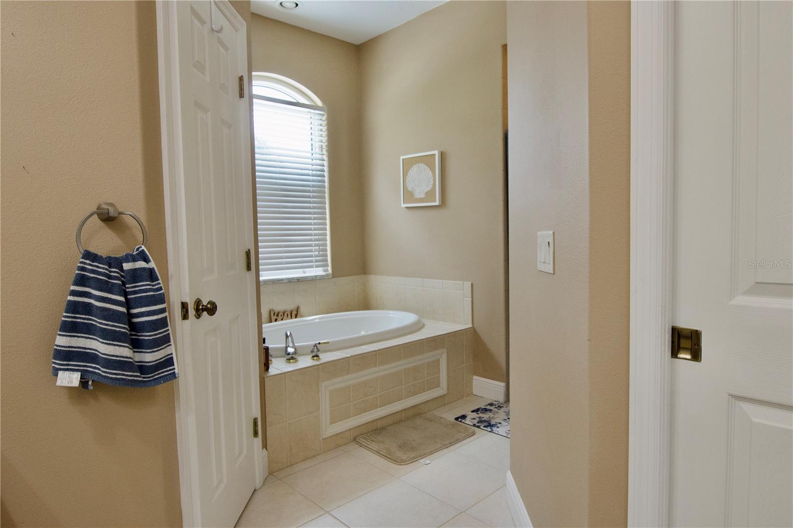 Image 27 of 38 For 472 Park Trace Boulevard