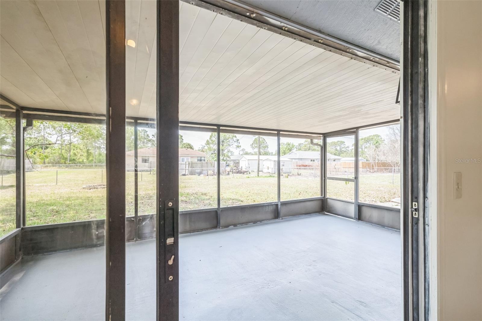 Image 32 of 34 For 1680 Travis Street Se