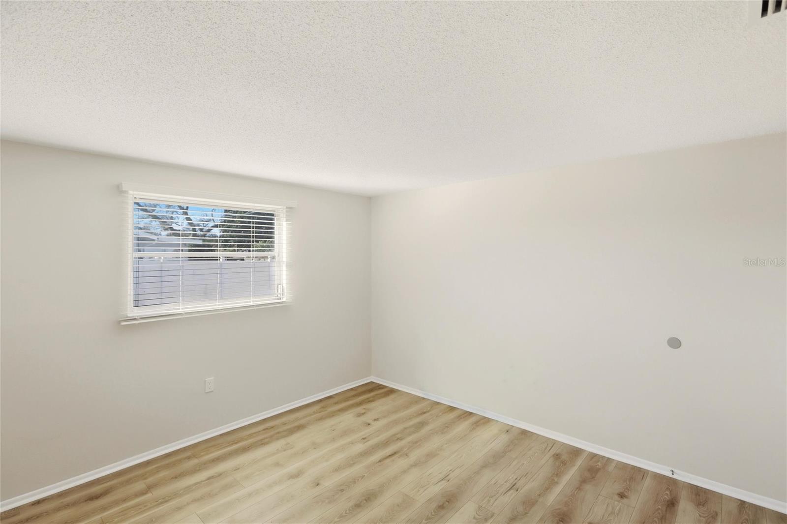 Image 22 of 46 For 5264 Kent Road