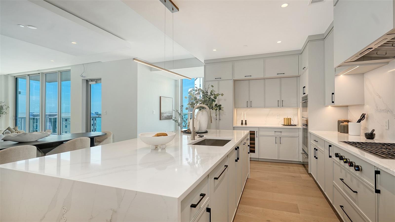 Image 12 of 51 For 253 Golden Gate Point  703