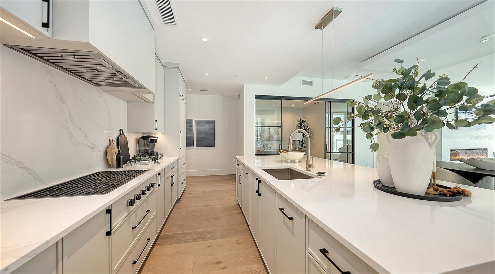 Image 16 of 51 For 253 Golden Gate Point  703