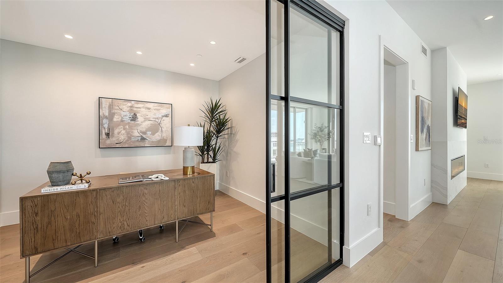 Image 20 of 51 For 253 Golden Gate Point  703