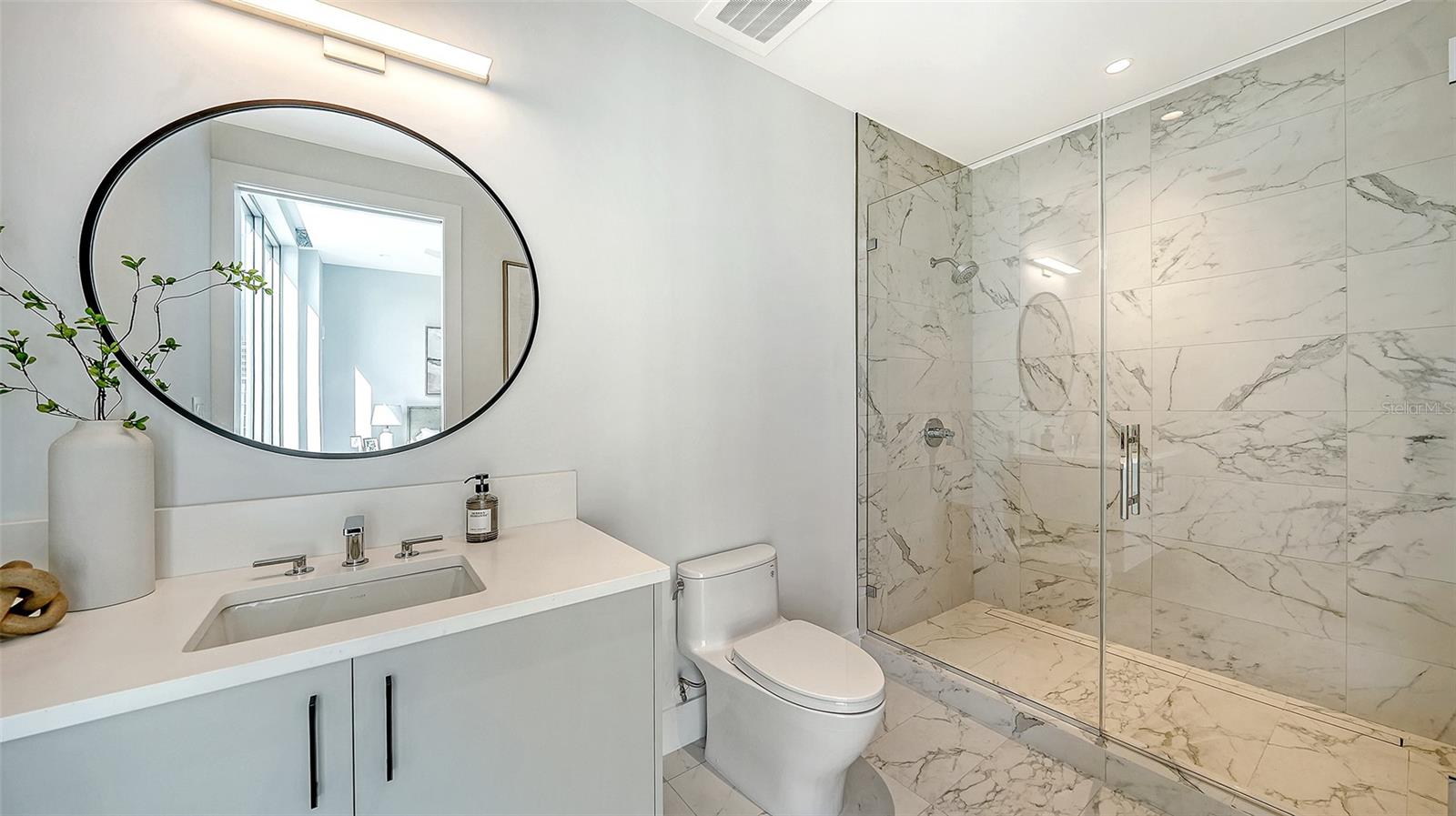 Image 30 of 51 For 253 Golden Gate Point  703