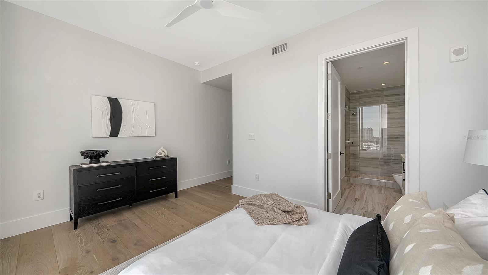 Image 32 of 51 For 253 Golden Gate Point  703