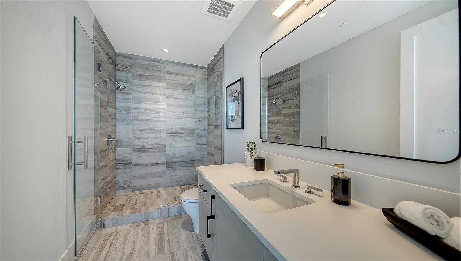 Image 33 of 51 For 253 Golden Gate Point  703