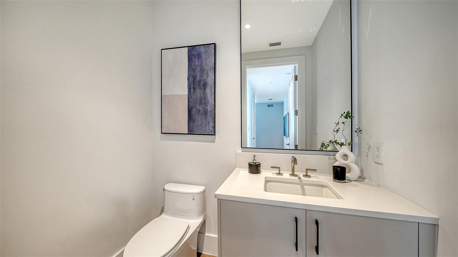 Image 34 of 51 For 253 Golden Gate Point  703