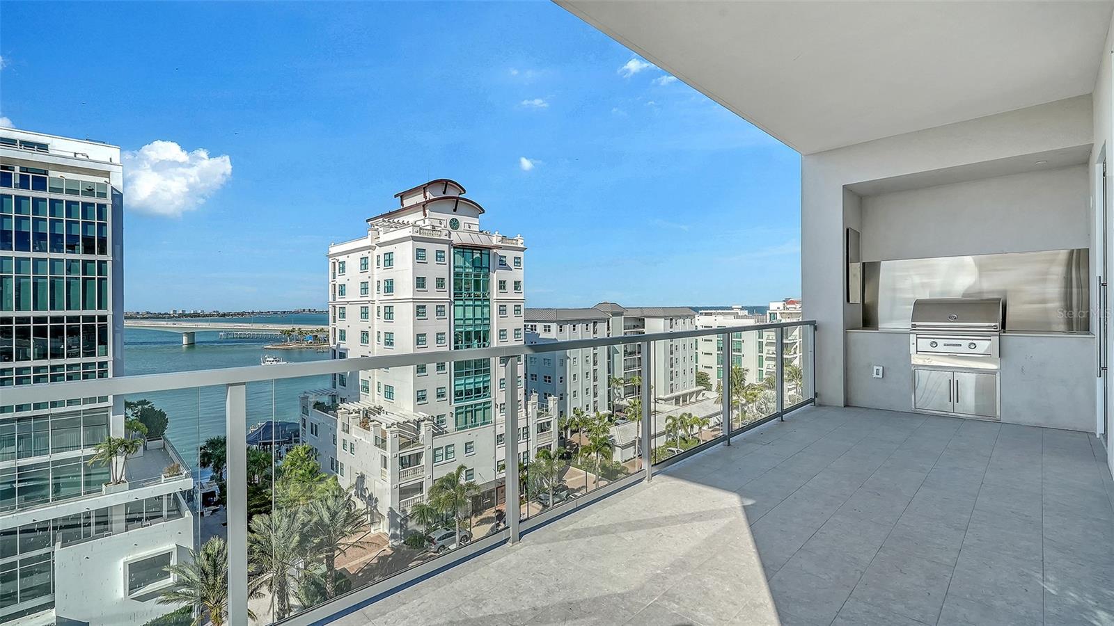 Image 36 of 51 For 253 Golden Gate Point  703