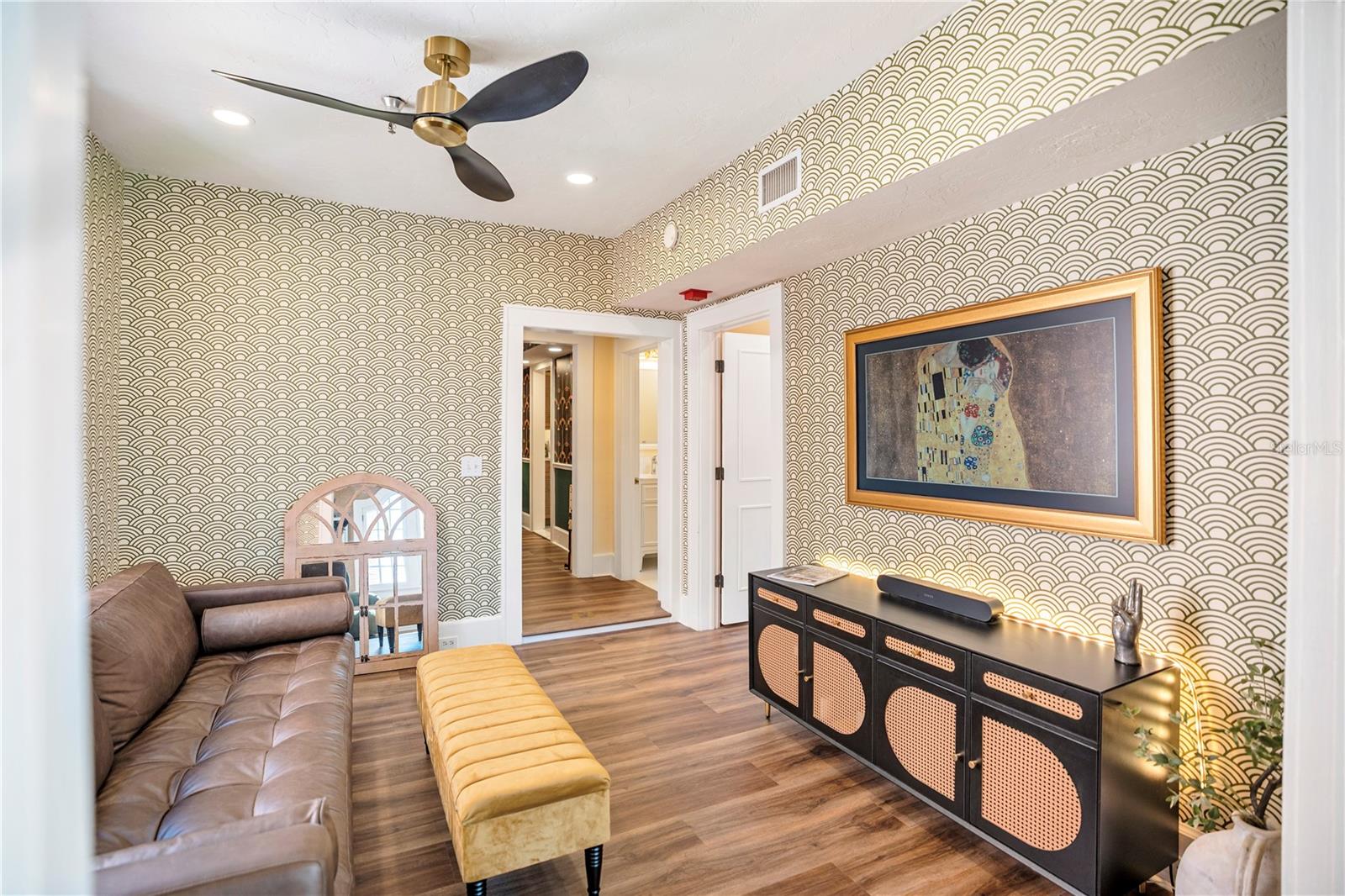 Image 20 of 42 For 1221 Palm Avenue 303