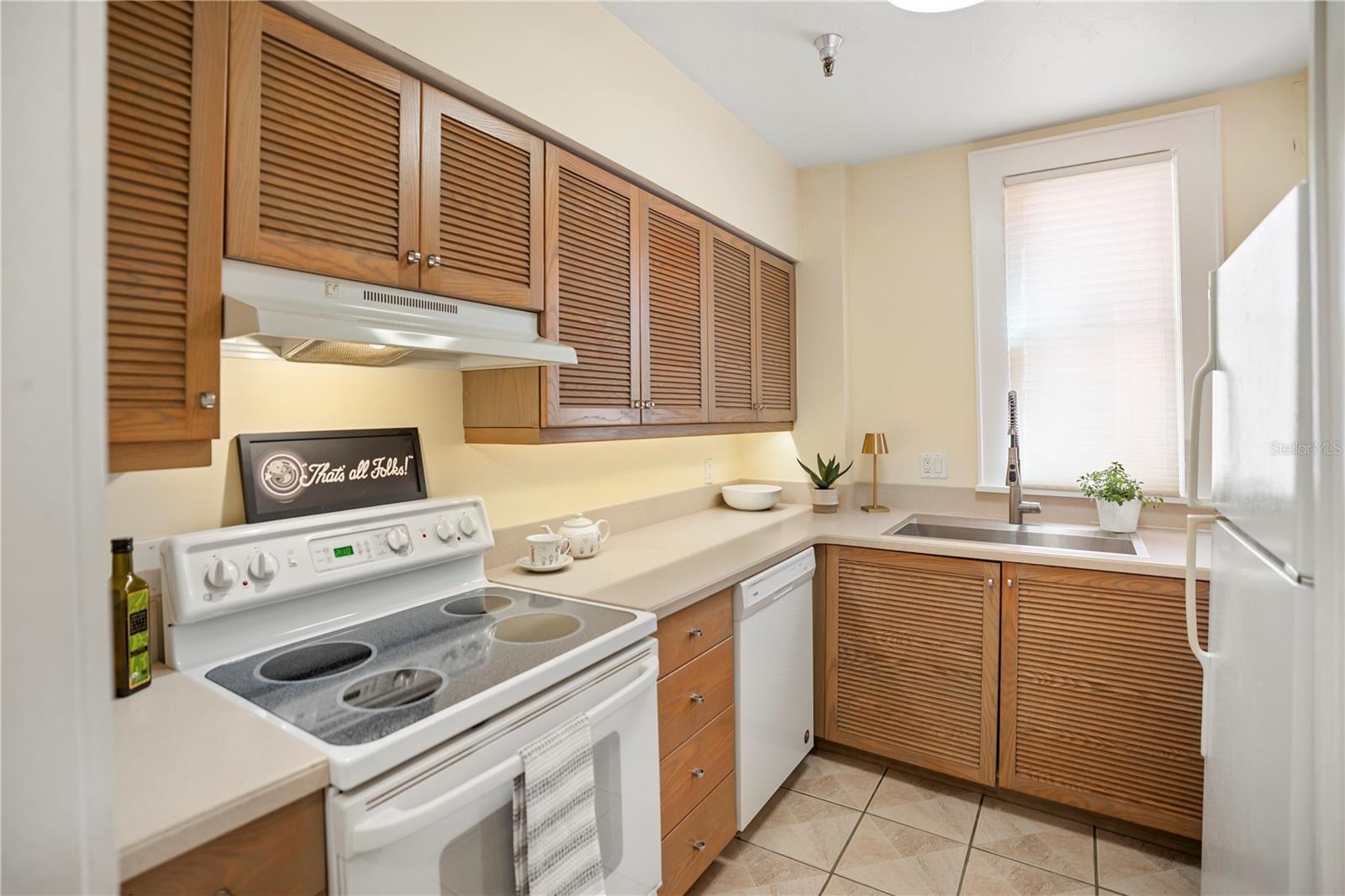 Image 24 of 42 For 1221 Palm Avenue 303