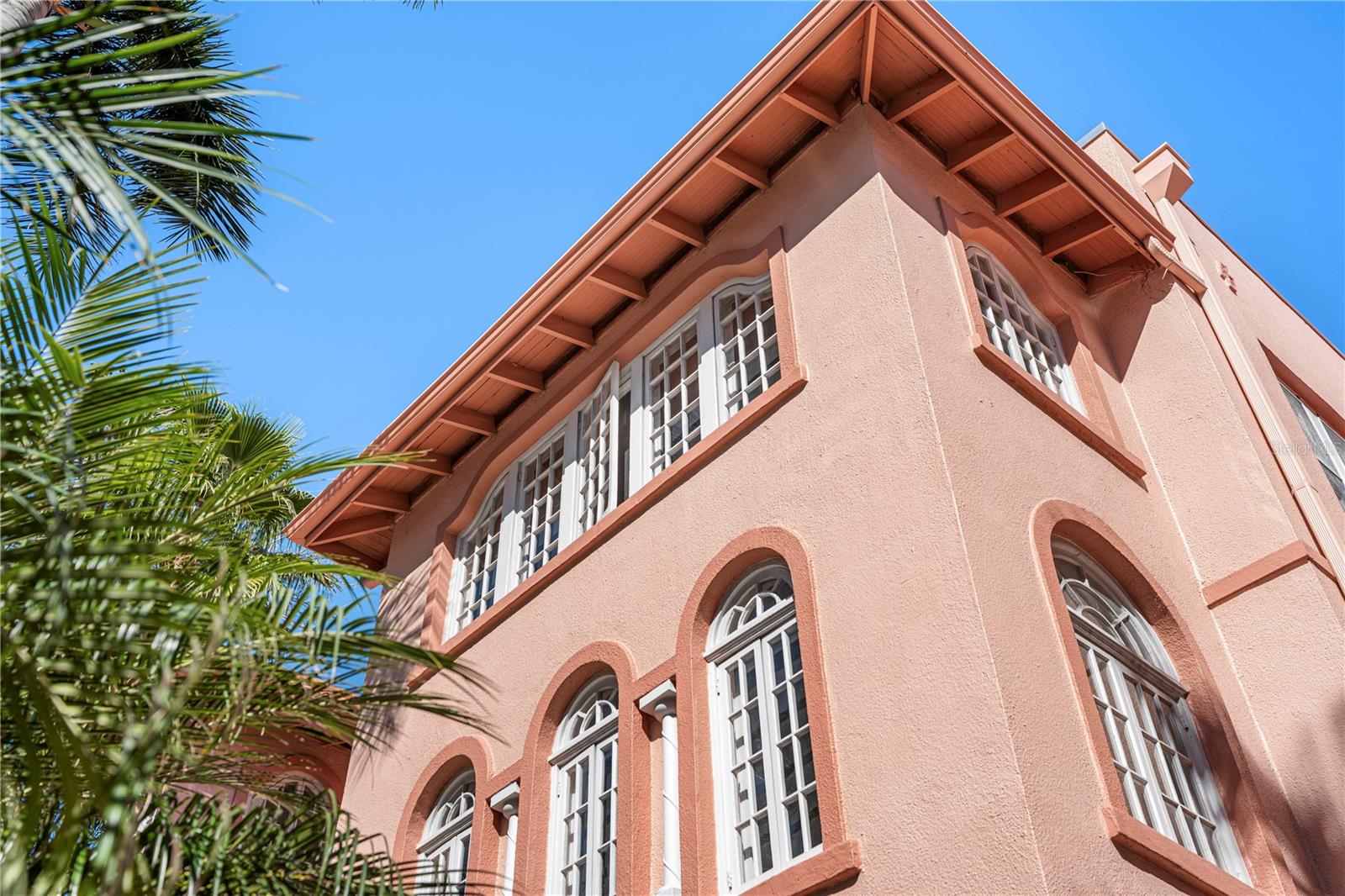 Image 4 of 42 For 1221 Palm Avenue 303