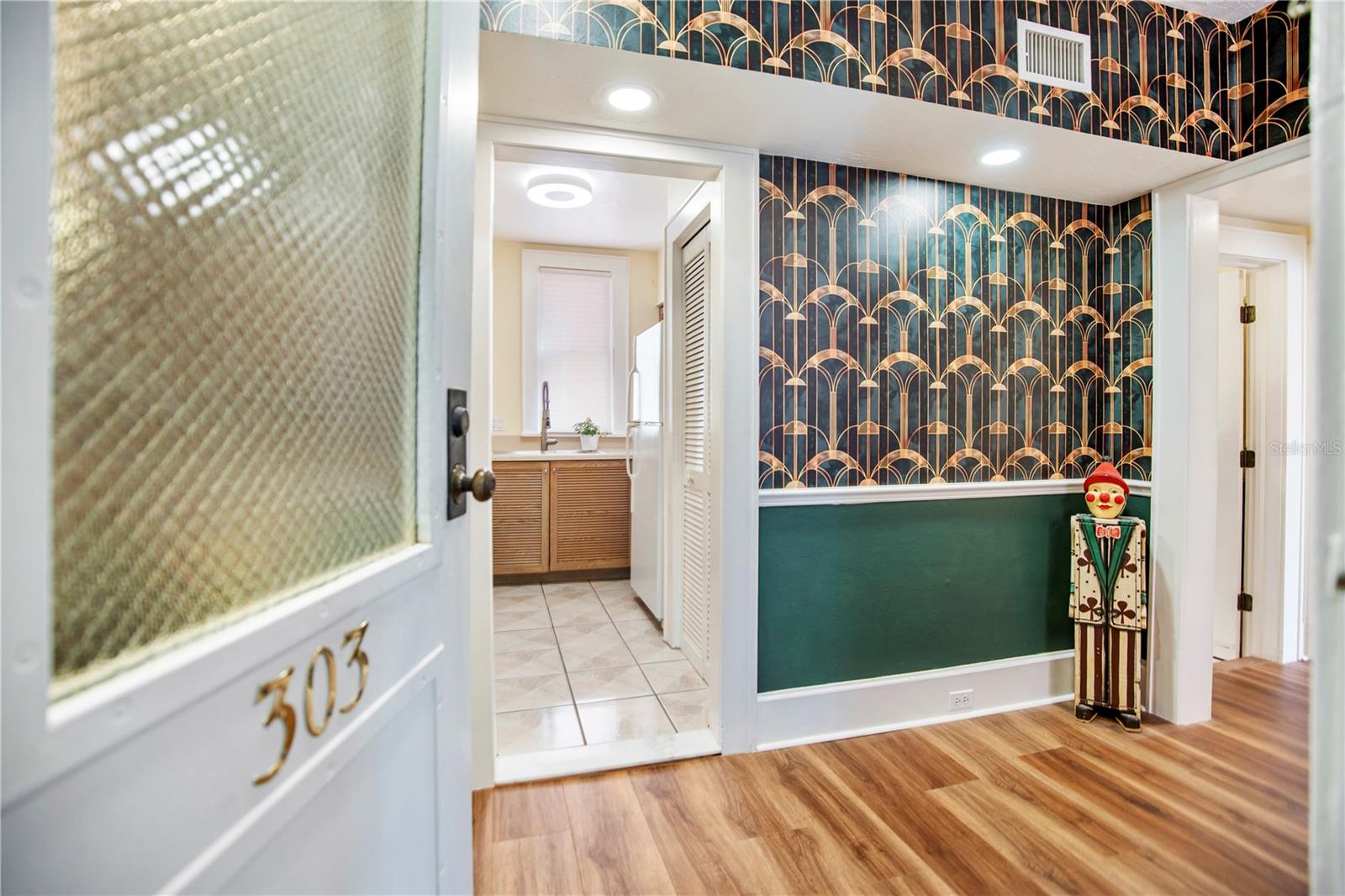 Image 7 of 42 For 1221 Palm Avenue 303