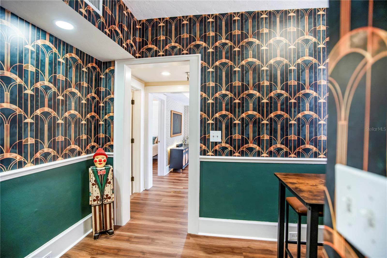 Image 8 of 42 For 1221 Palm Avenue 303