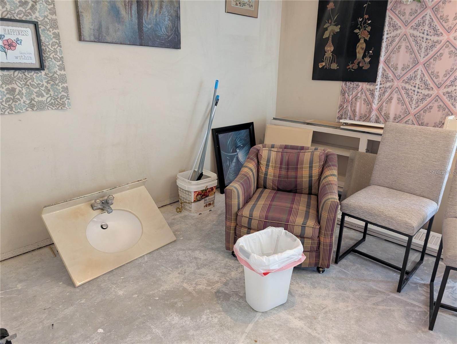 Image 5 of 13 For 2763 Woodgate Lane 201