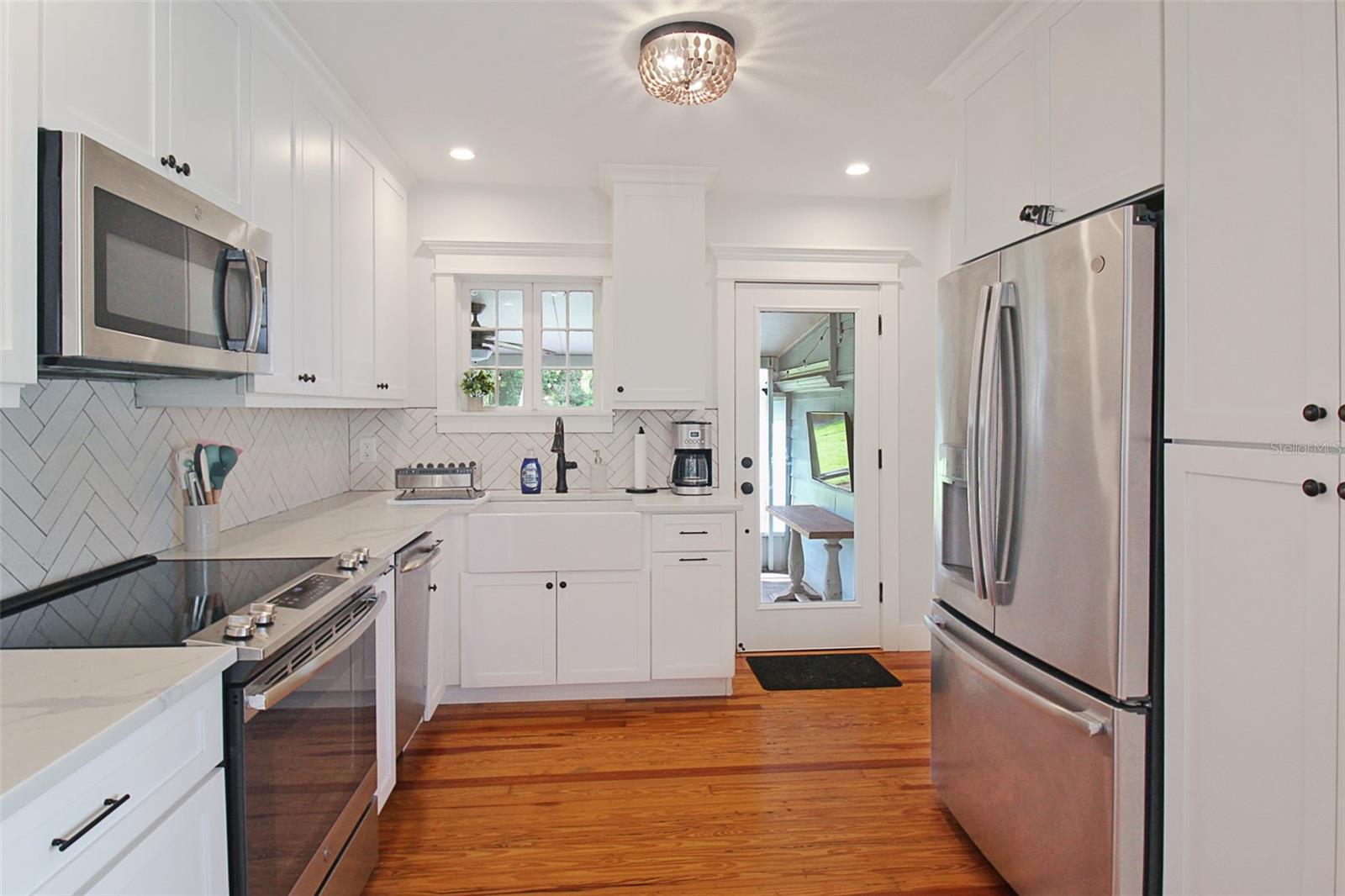 Image 15 of 37 For 2321 18th Avenue W