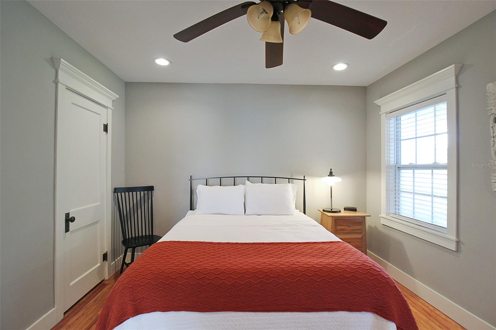 Image 22 of 37 For 2321 18th Avenue W