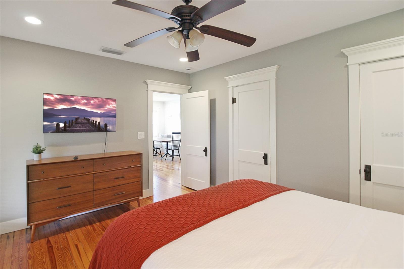 Image 23 of 37 For 2321 18th Avenue W