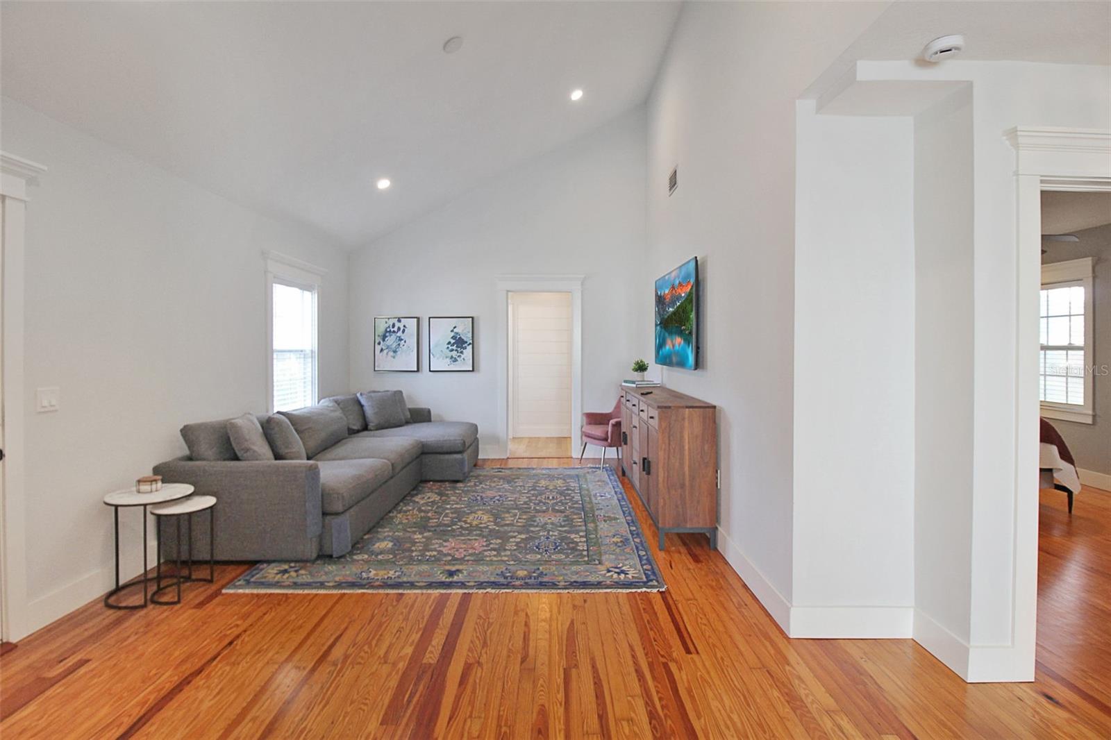 Image 24 of 37 For 2321 18th Avenue W