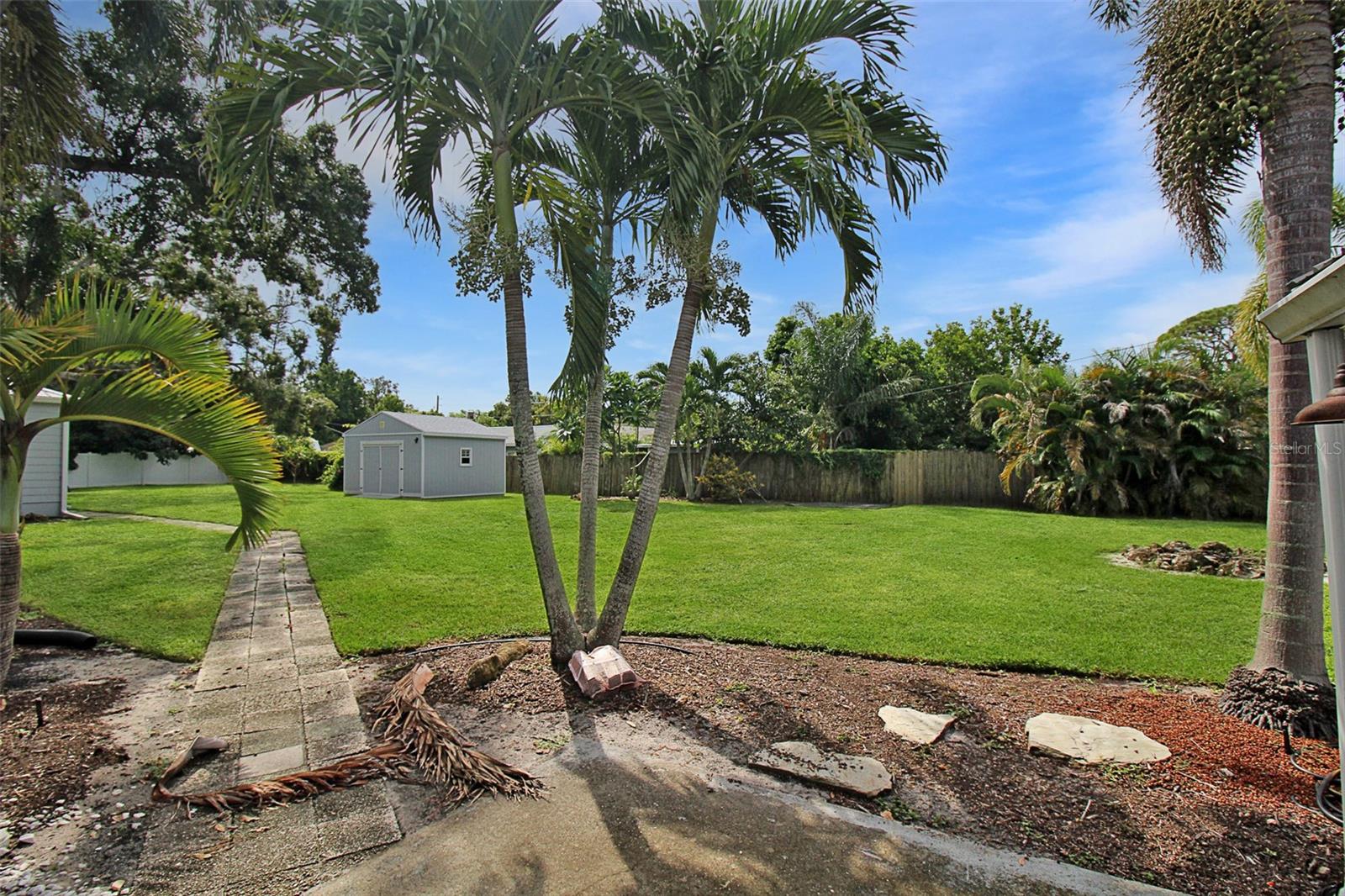 Image 32 of 37 For 2321 18th Avenue W