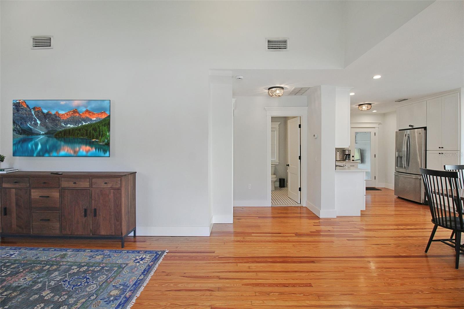 Image 5 of 37 For 2321 18th Avenue W