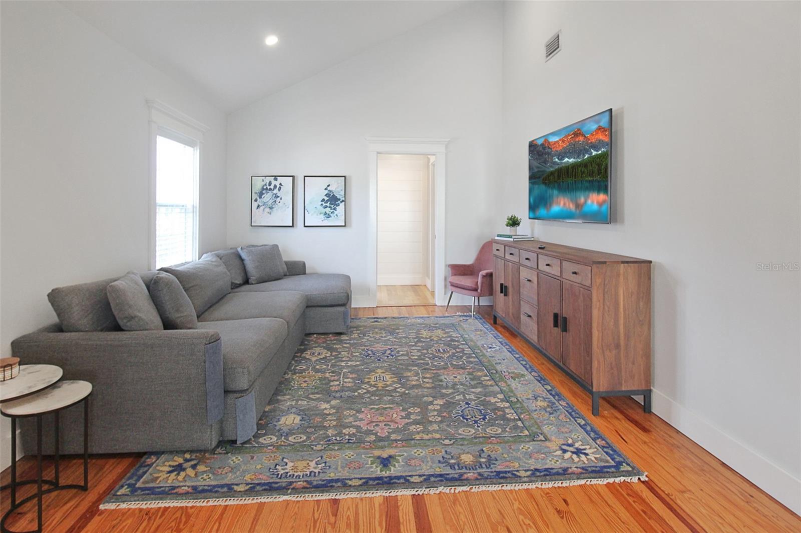 Image 7 of 37 For 2321 18th Avenue W