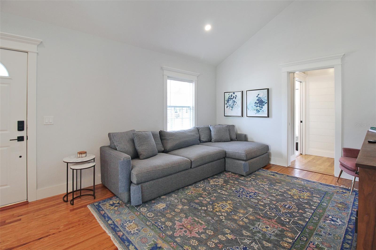 Image 8 of 37 For 2321 18th Avenue W