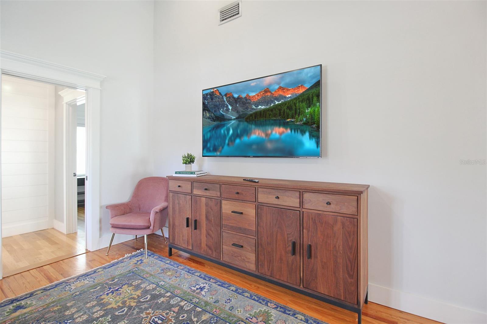 Image 9 of 37 For 2321 18th Avenue W