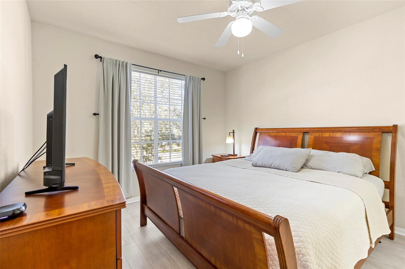 Image 8 of 25 For 5125 Palm Springs Boulevard 11208