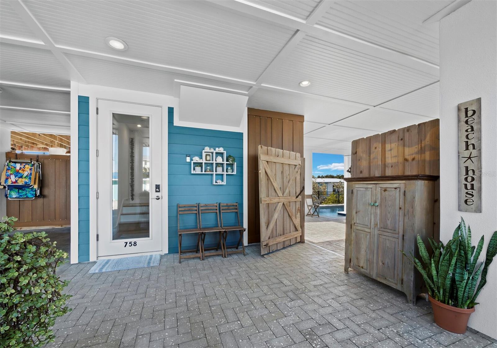 Image 4 of 53 For 758 Saint Judes Drive N