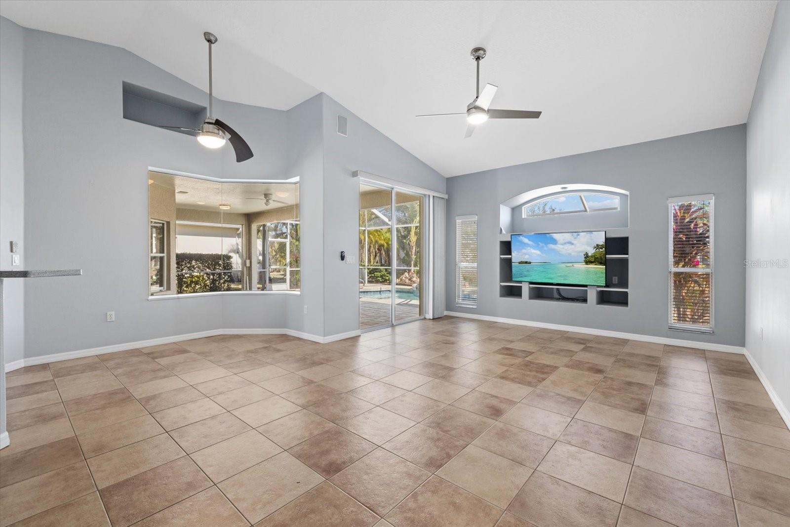 Image 15 of 48 For 4046 Green Tree Avenue