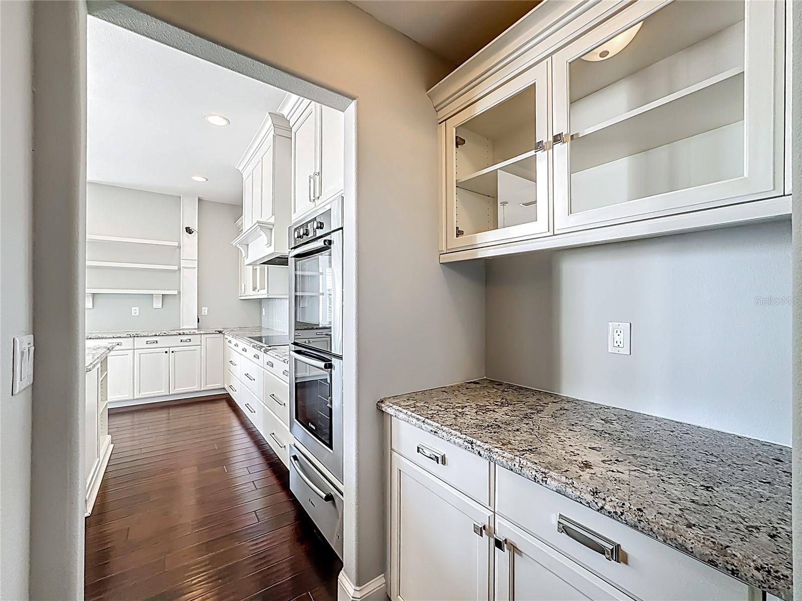 Listing photo id 10 for 529 77th Street