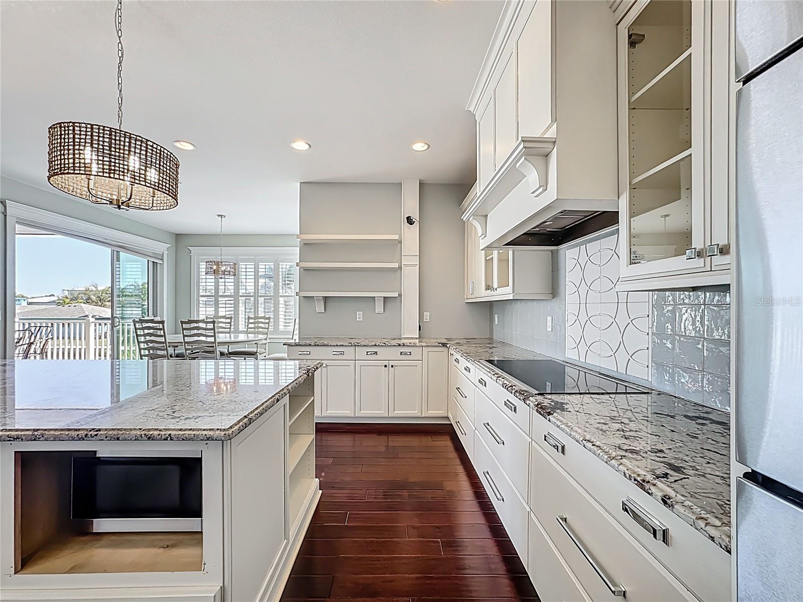 Listing photo id 11 for 529 77th Street