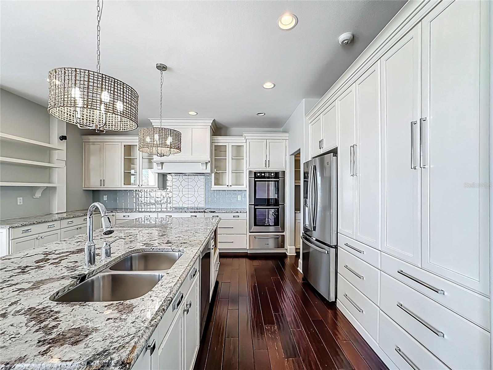 Listing photo id 12 for 529 77th Street