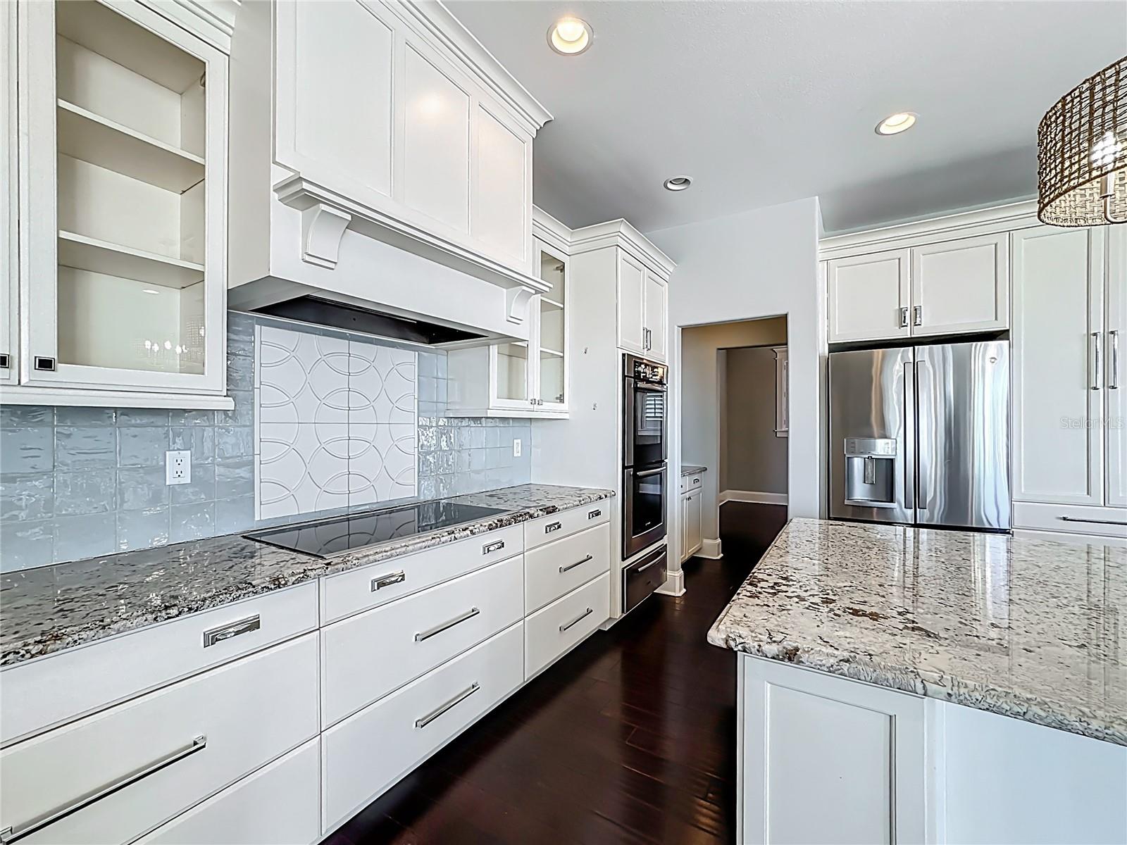 Listing photo id 15 for 529 77th Street