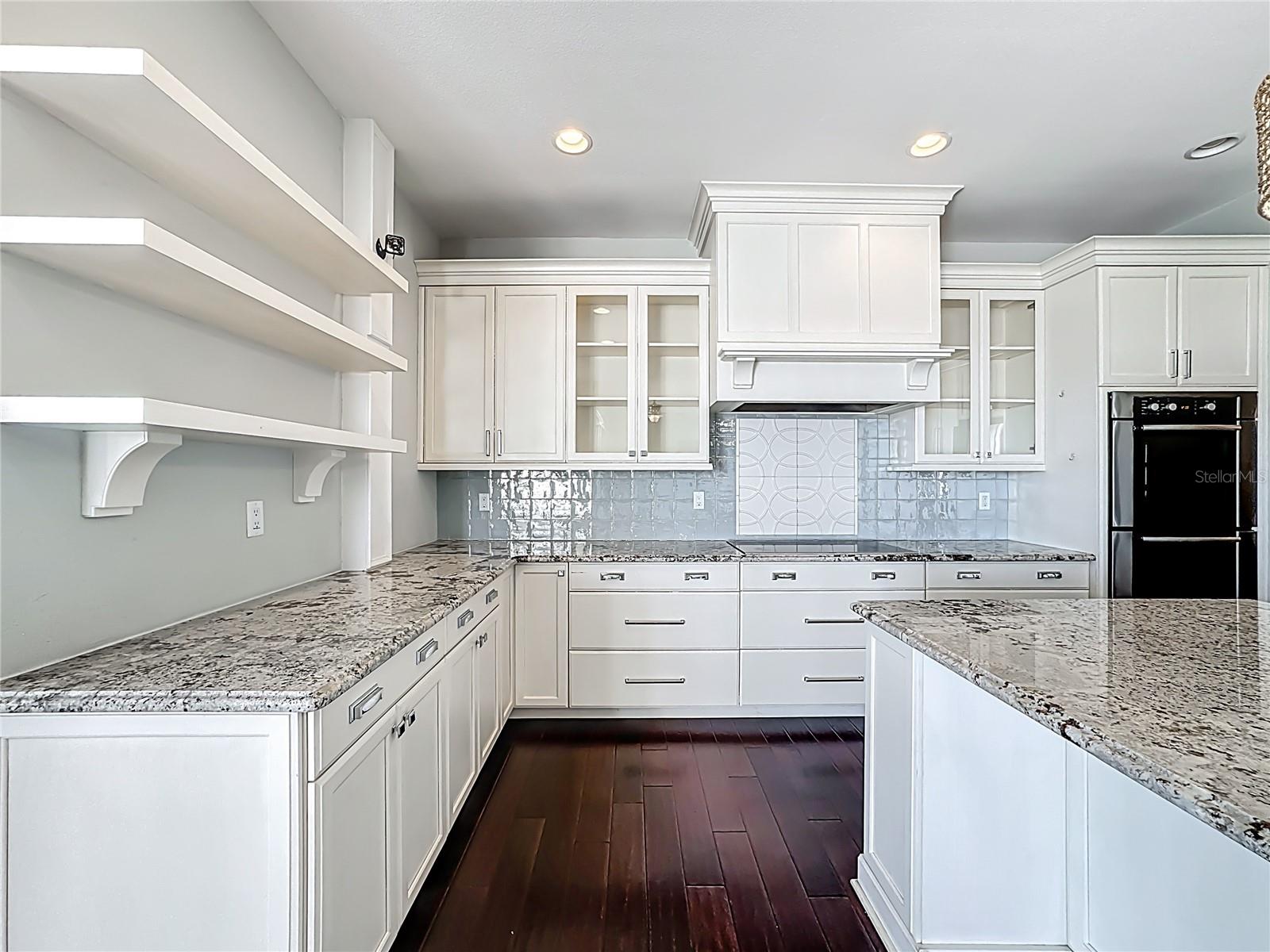 Listing photo id 16 for 529 77th Street