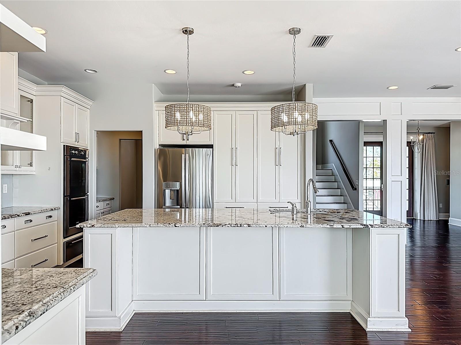 Listing photo id 17 for 529 77th Street