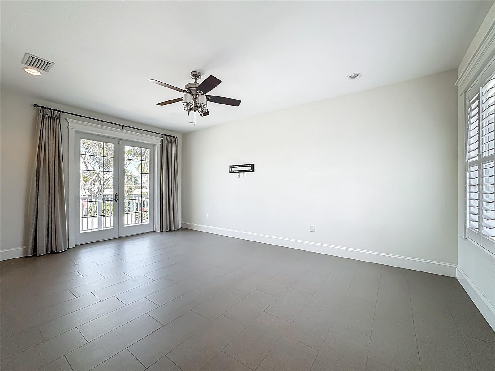 Listing photo id 23 for 529 77th Street