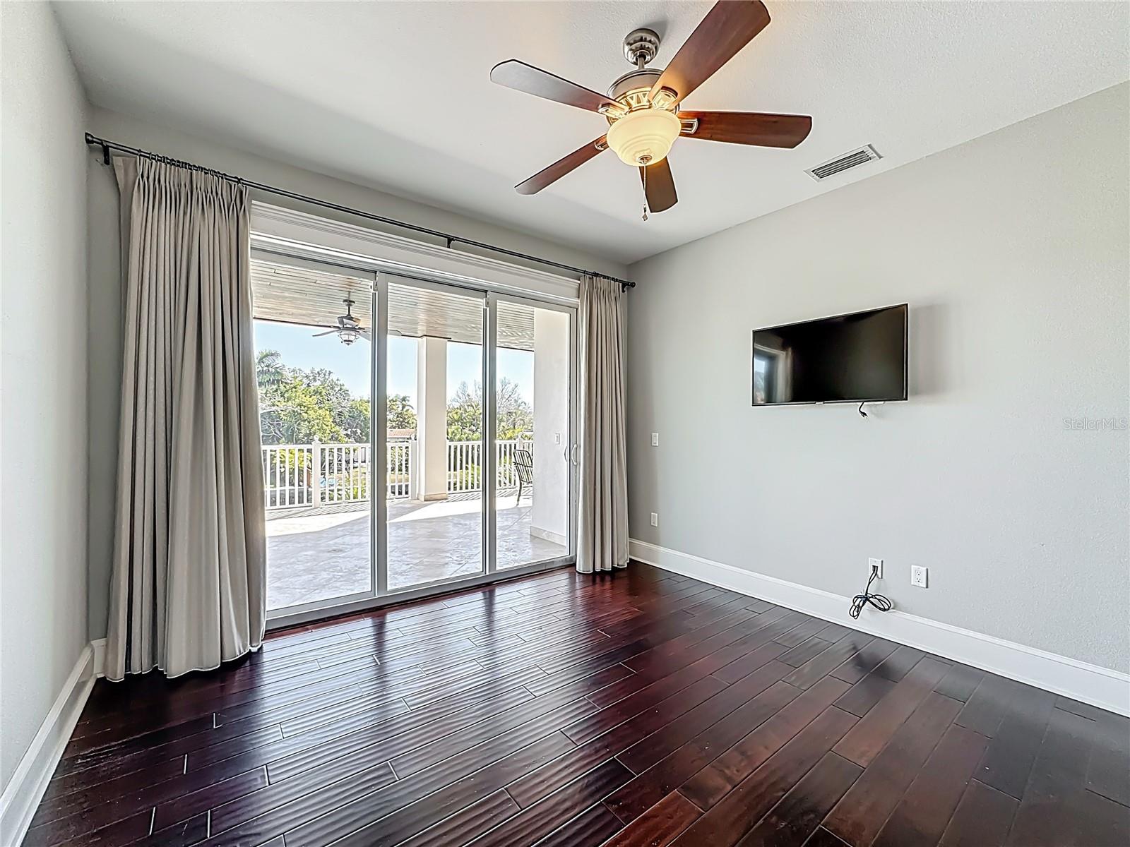 Listing photo id 27 for 529 77th Street