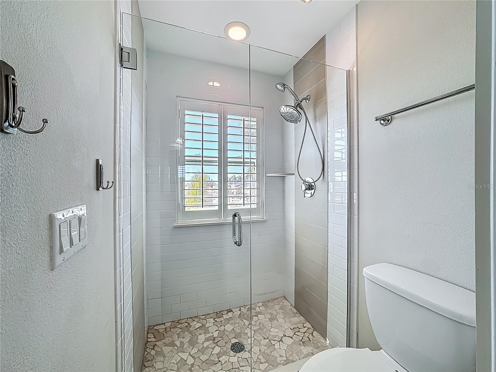 Listing photo id 28 for 529 77th Street