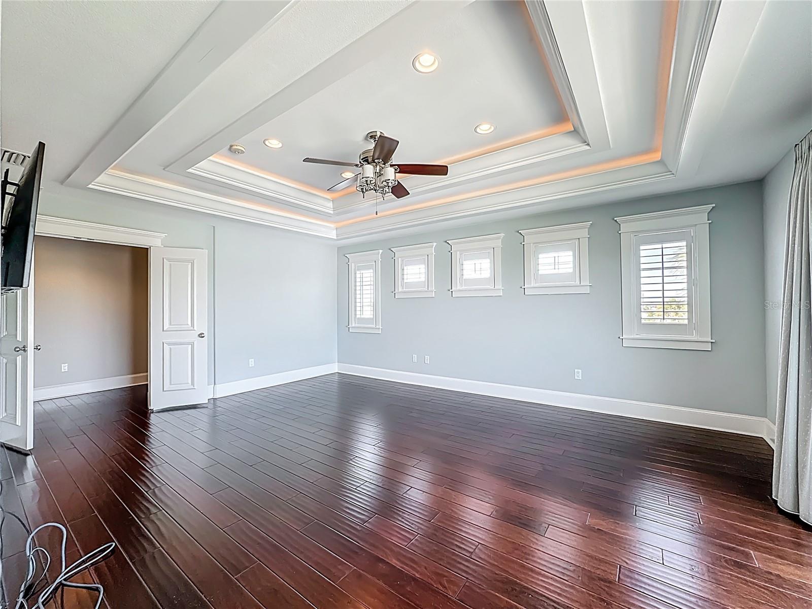 Listing photo id 35 for 529 77th Street