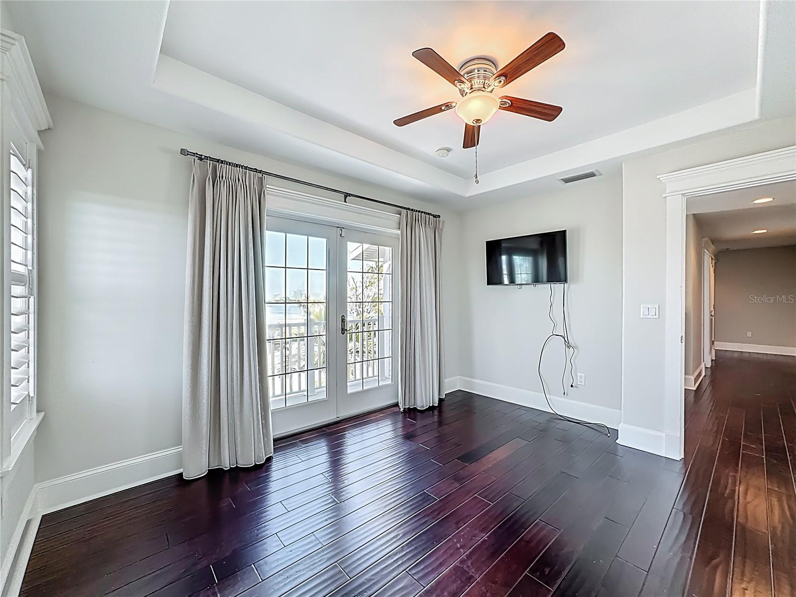 Listing photo id 42 for 529 77th Street