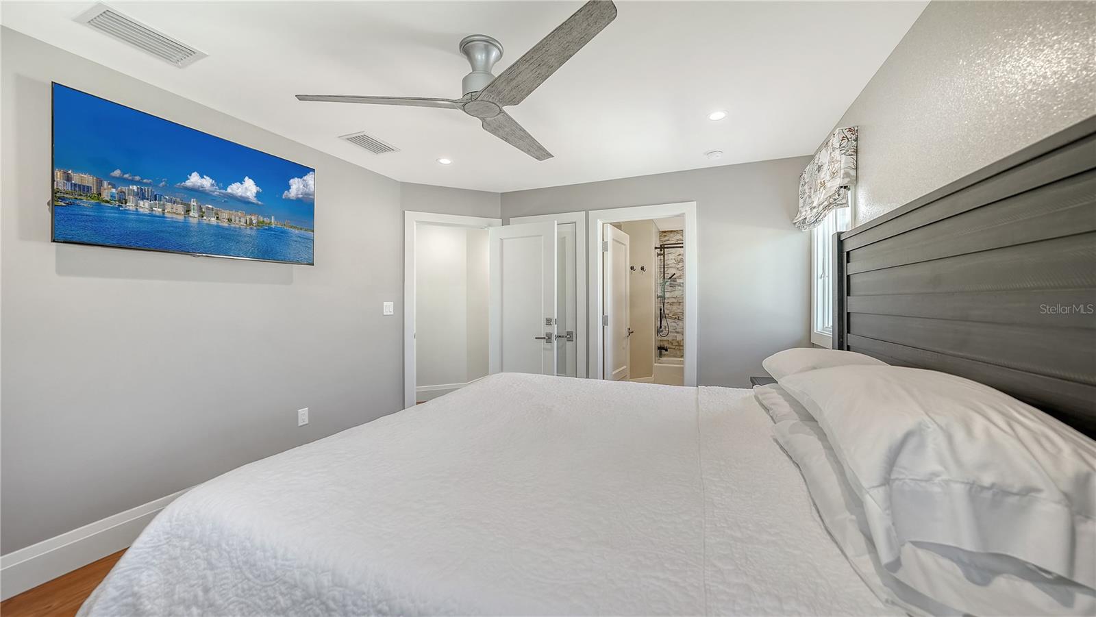 Image 39 of 73 For 95 52nd Street