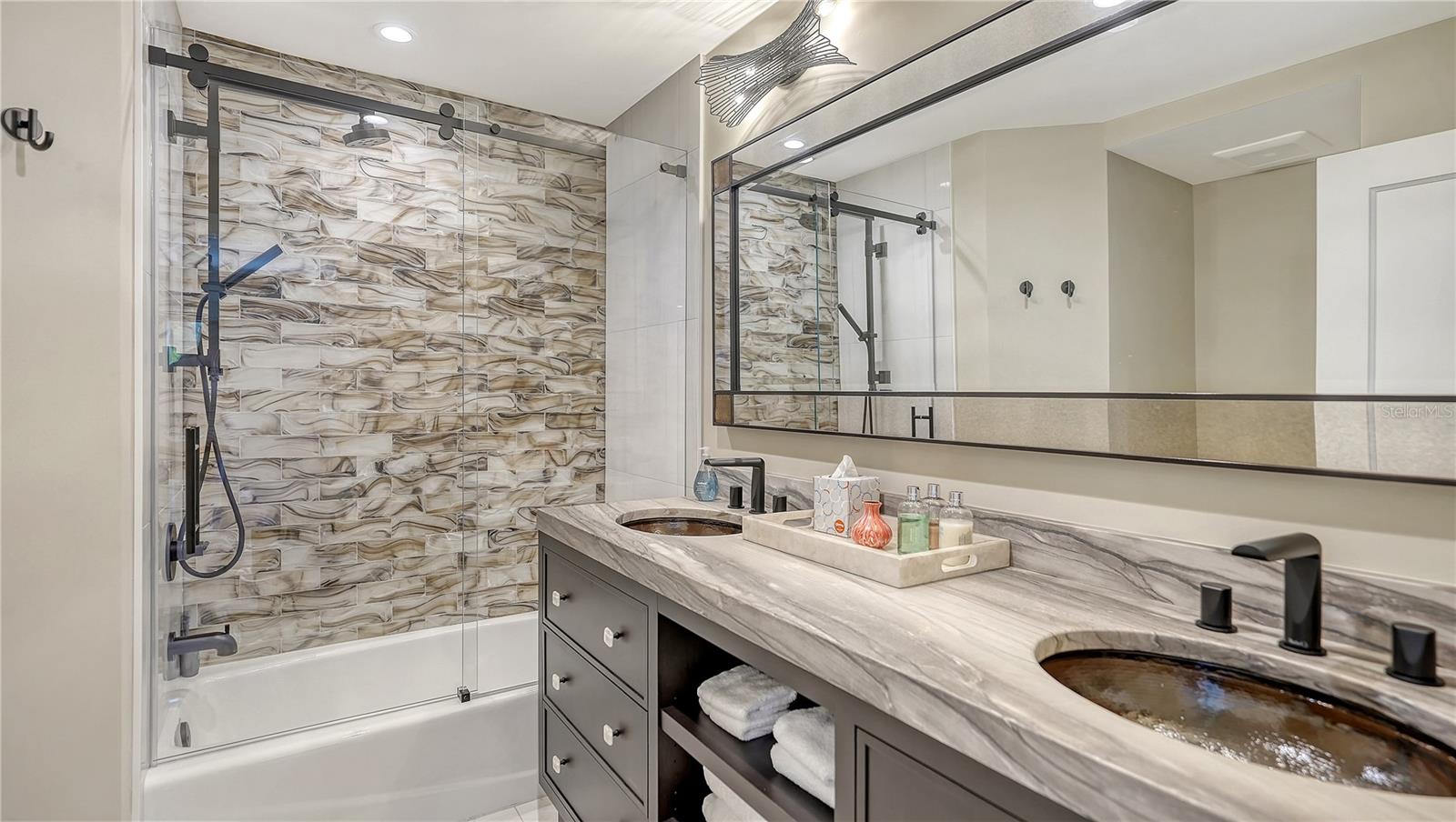 Image 41 of 73 For 95 52nd Street