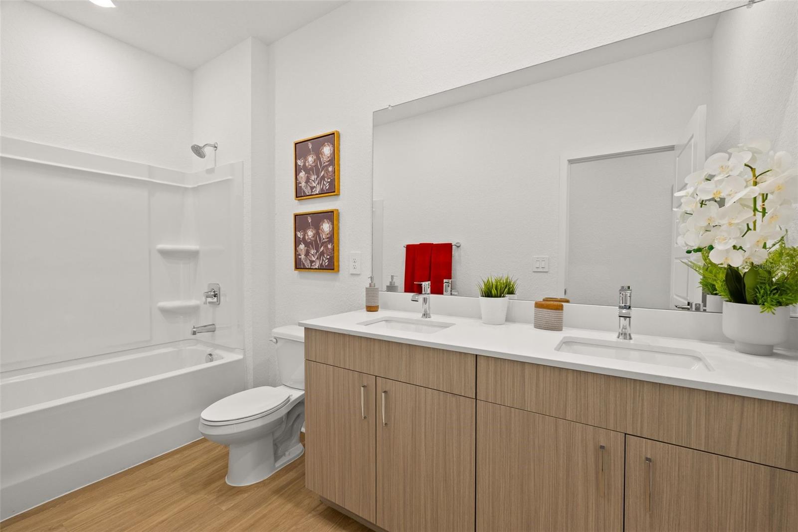 Image 19 of 29 For 8054 Gulfstream Court