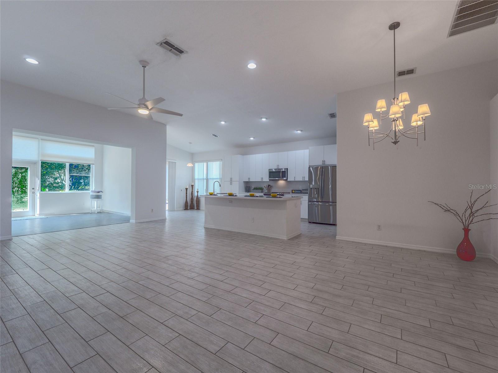 Image 11 of 70 For 6721 Oak Manor Drive