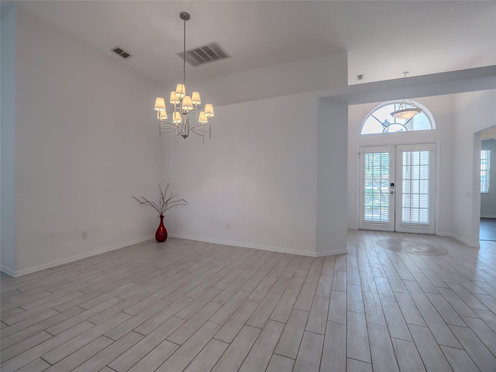 Image 12 of 70 For 6721 Oak Manor Drive