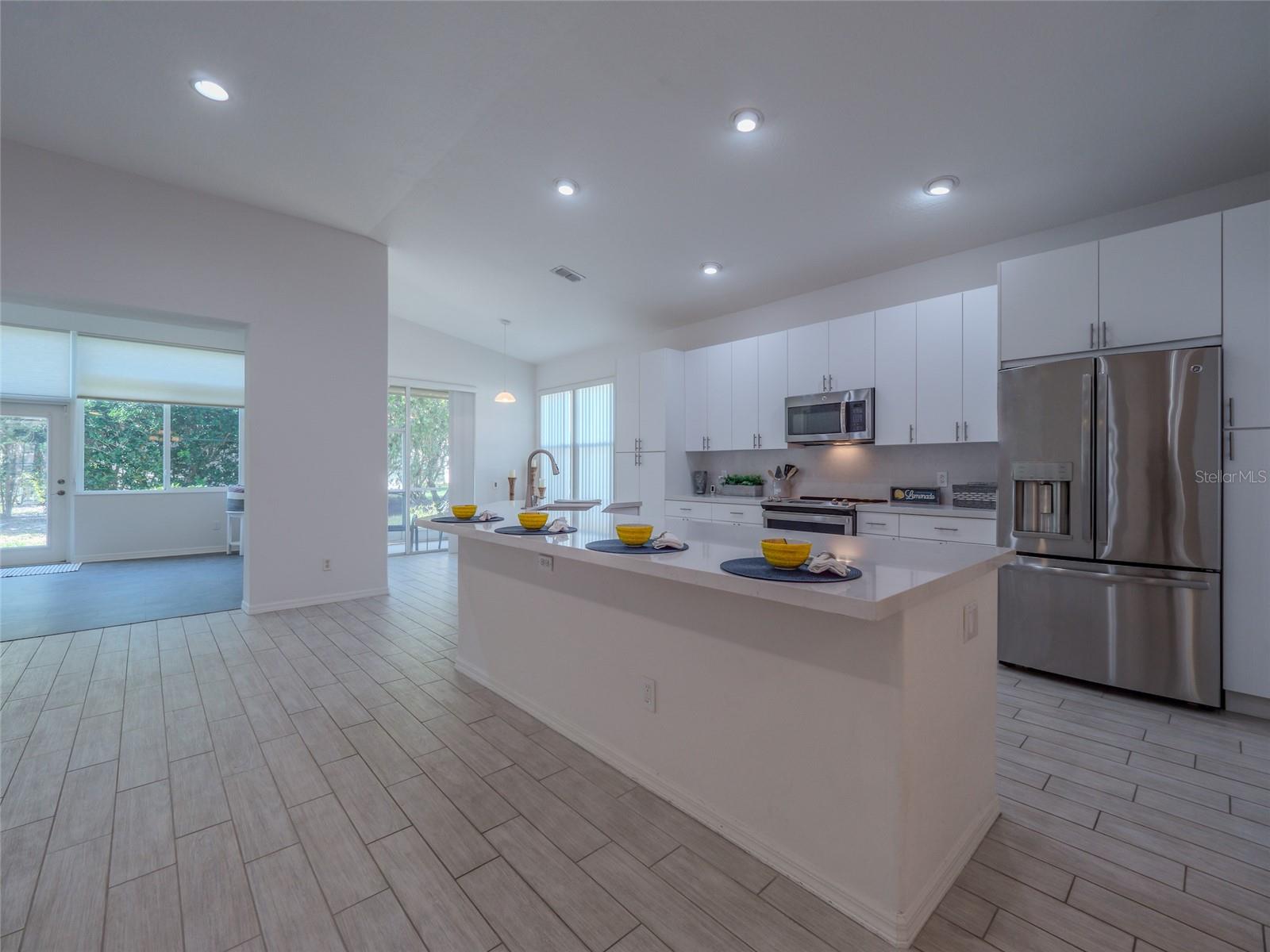 Image 18 of 70 For 6721 Oak Manor Drive