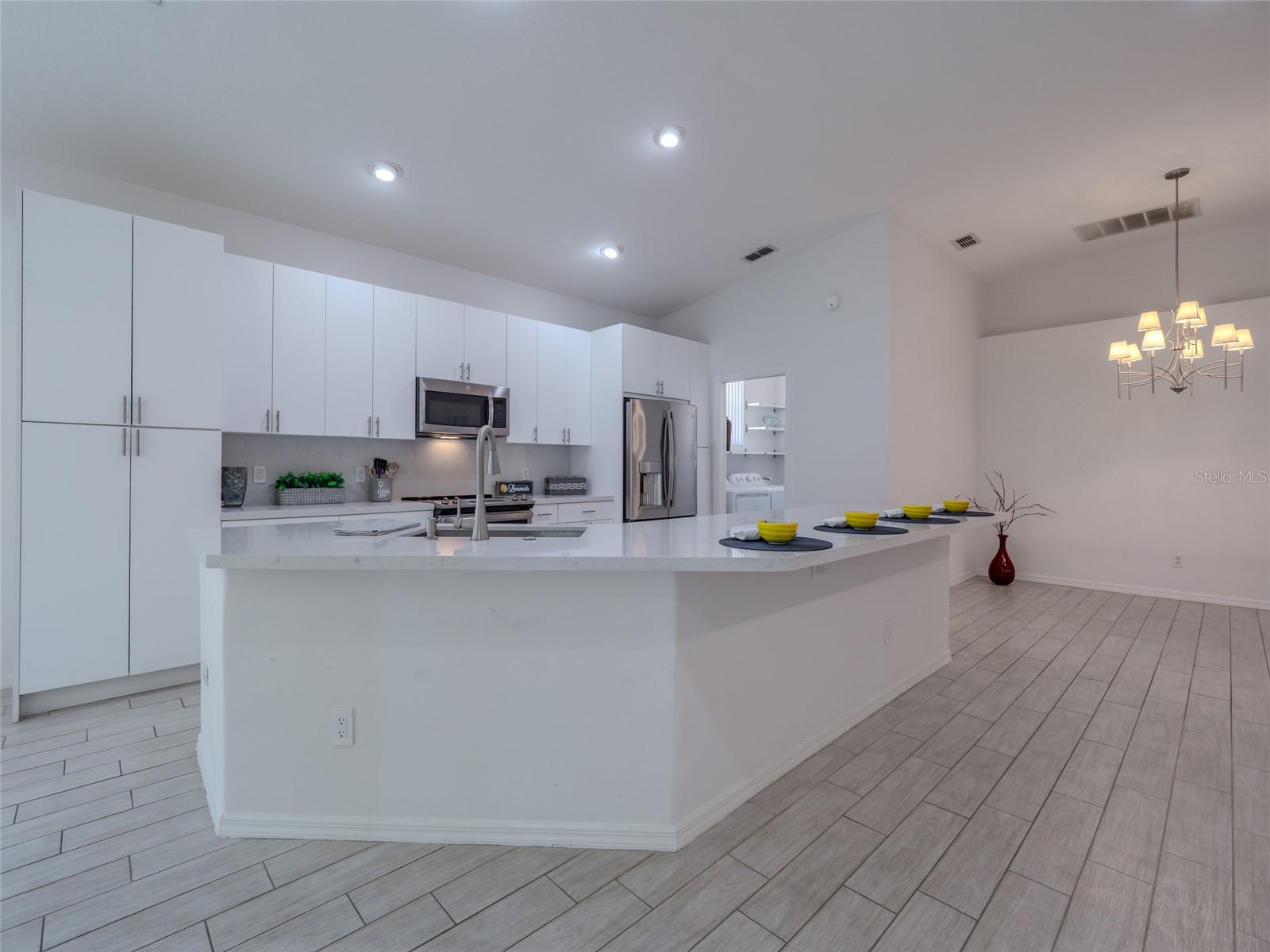 Image 19 of 70 For 6721 Oak Manor Drive